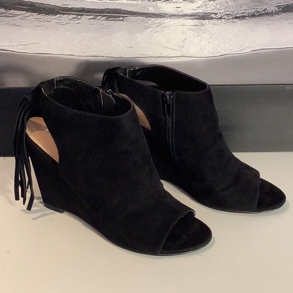Express Black Faux Suede Wedge Heel Open Toe Fringe Boho Shoe Bootie Sz 9 - Picture 1 of 12